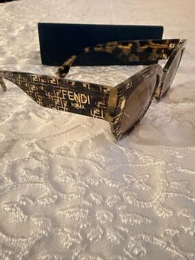 Fendi Tortoiseshell Logo-Pattern Sunglasses - Brown & Gold